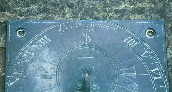 the Isaack Symmes sundial close up to show the signature